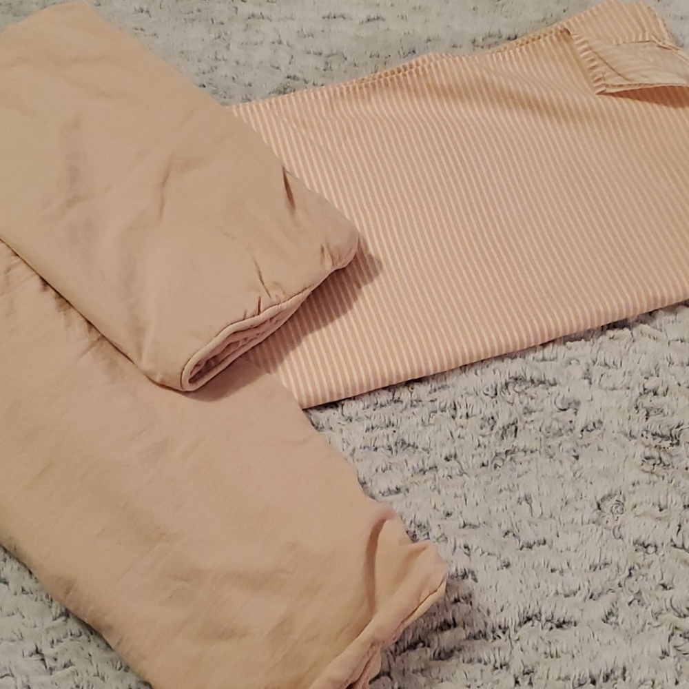 Lot of 3. I king flat sheet and 2 king shams A1